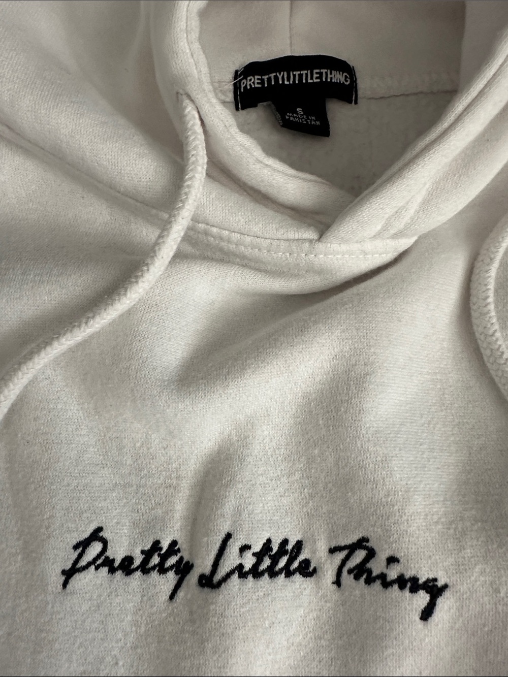 PrettyLittleThing Men's White Script Logo Hoodie - Picture 2 of 3